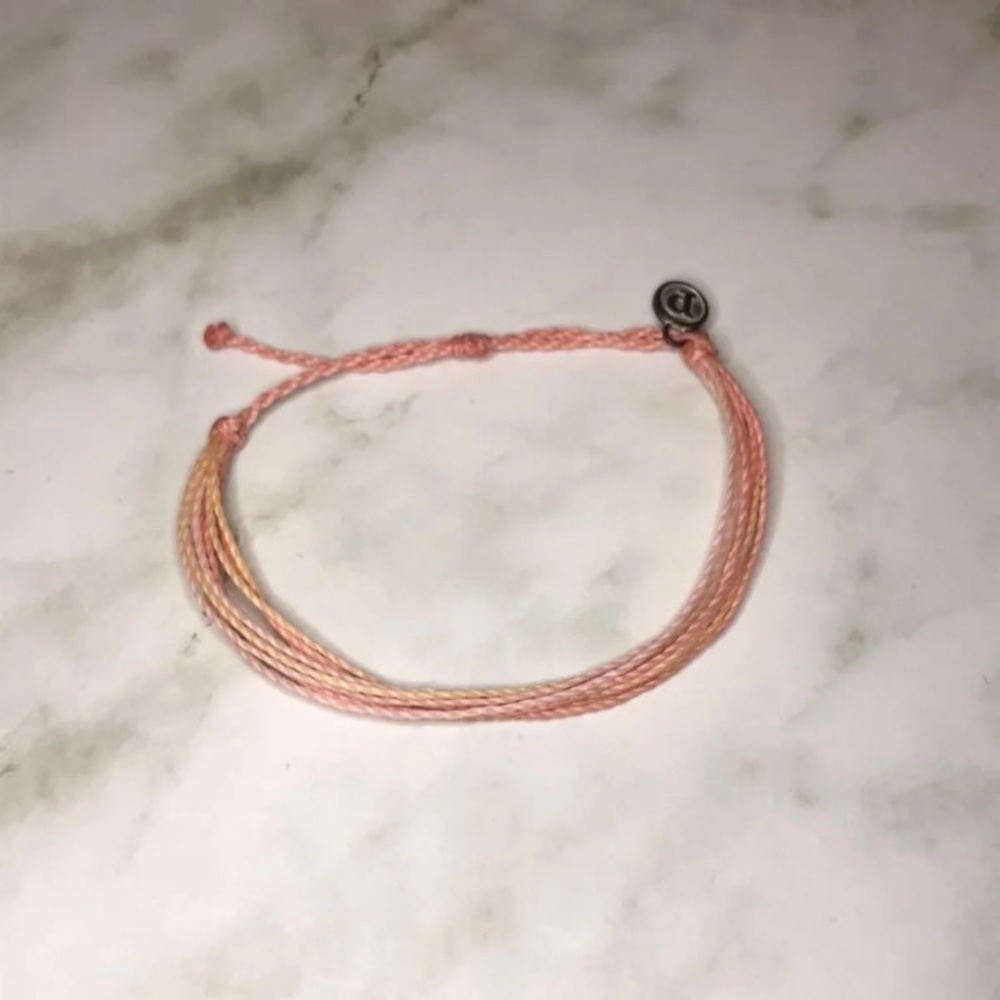 Pink string bracelet - Picture 2 of 2